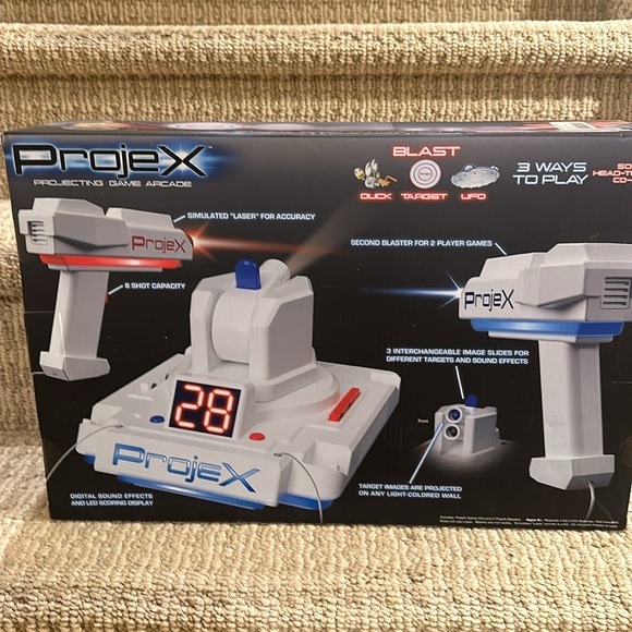 Projex Projecting Game Arcade - Picture 2 of 3